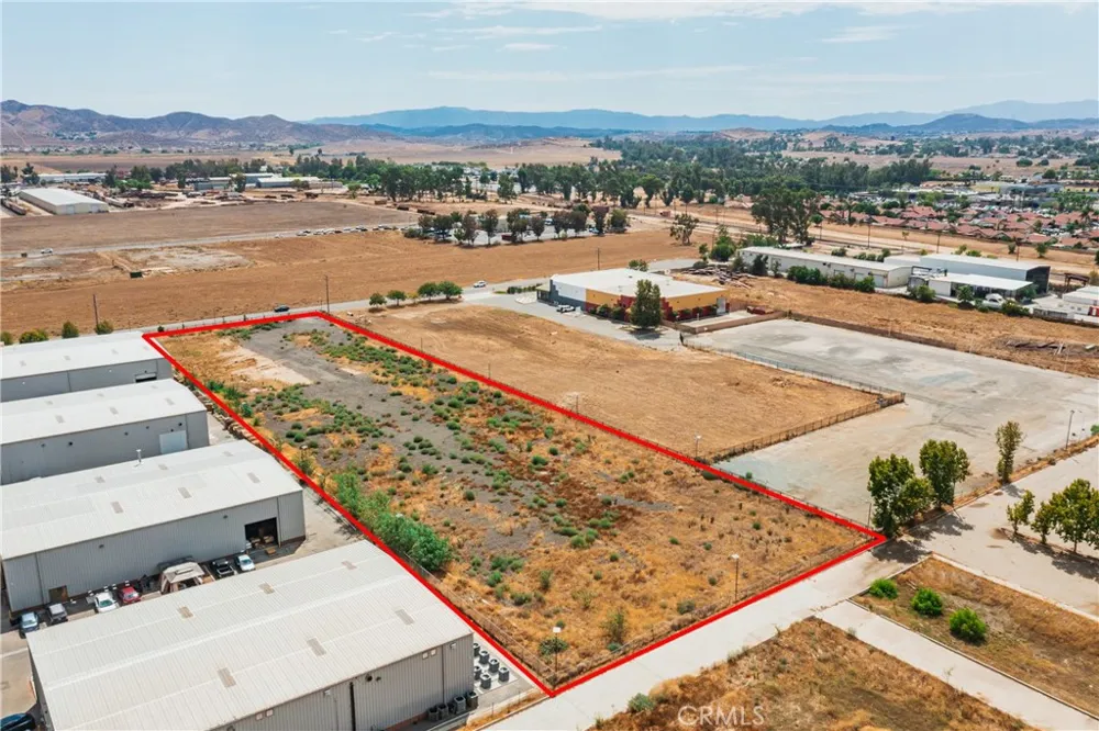 24 Malbert Perris, CA 92570