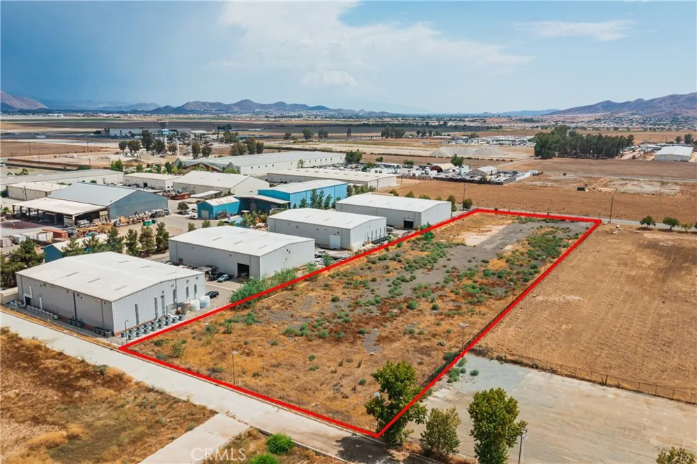 24 Malbert Perris, CA 92570