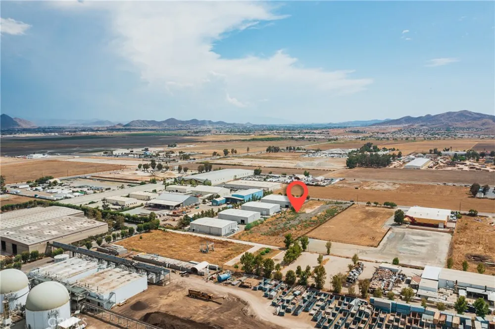 24 Malbert Perris, CA 92570