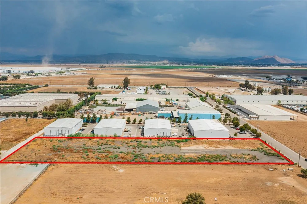 24 Malbert Perris, CA 92570