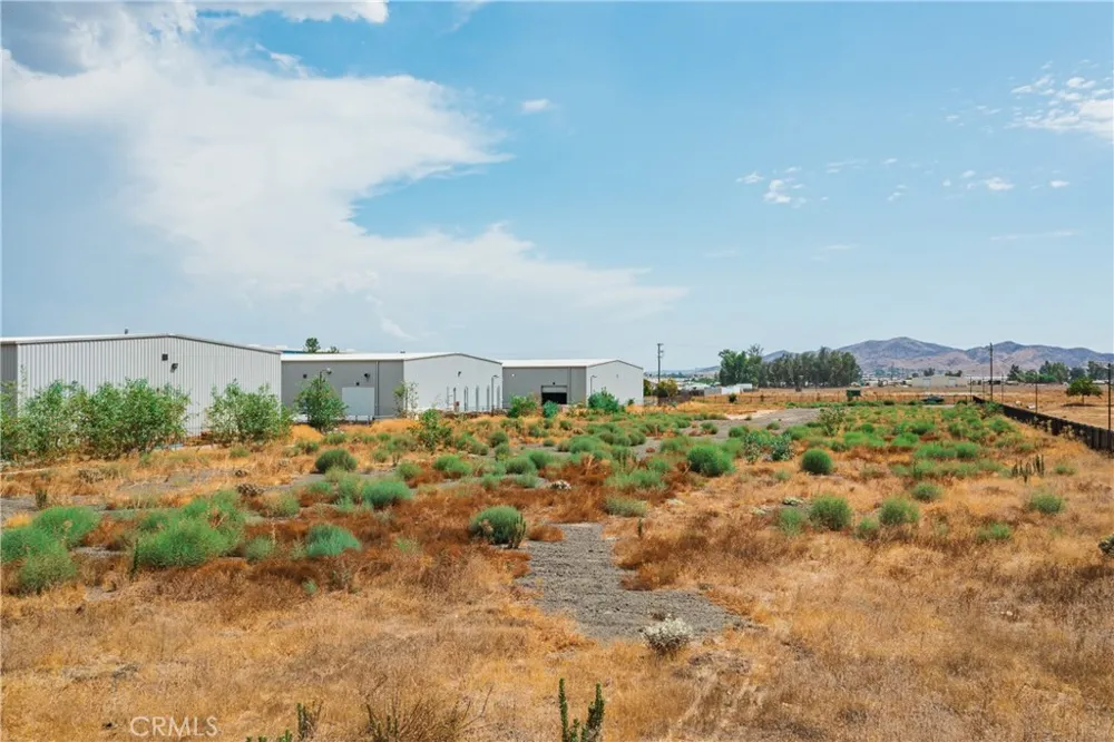 24 Malbert Perris, CA 92570