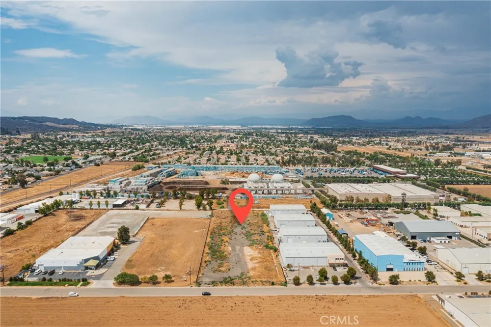 24 Malbert Perris, CA 92570