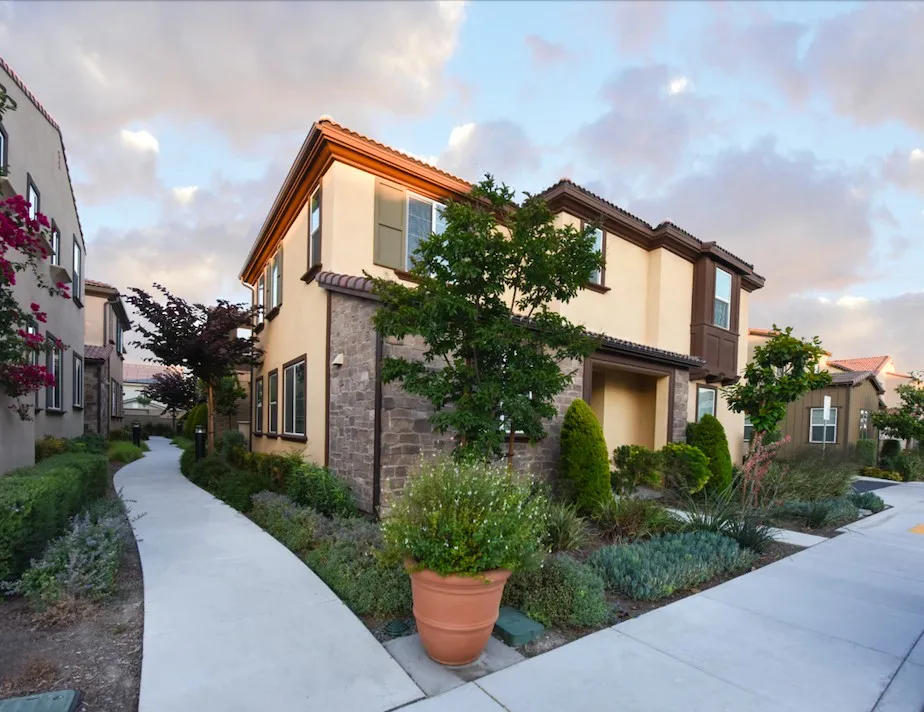 7075 Montecito Lane Eastvale, CA 92880