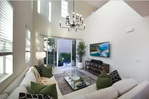 7075 Montecito Lane