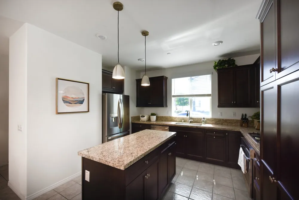 7075 Montecito Lane Eastvale, CA 92880