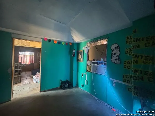 2206 smith Laredo, TX 78046