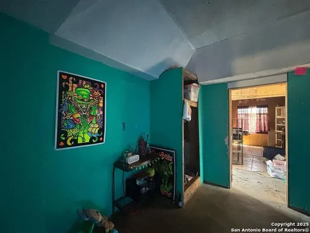 2206 smith Laredo, TX 78046