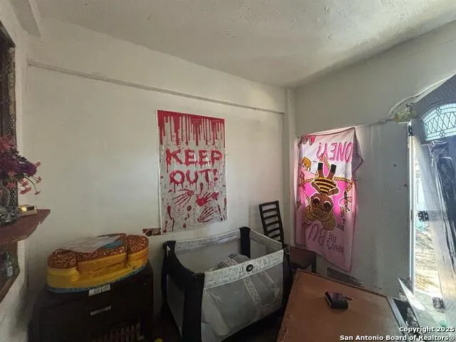 2206 smith Laredo, TX 78046