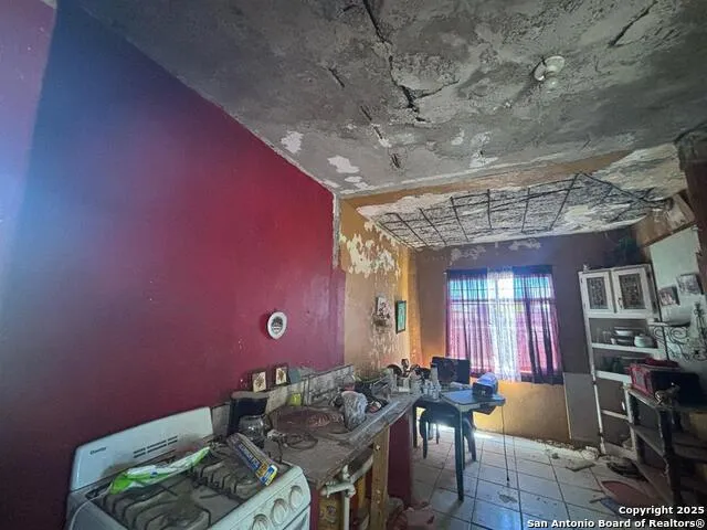 2206 smith Laredo, TX 78046