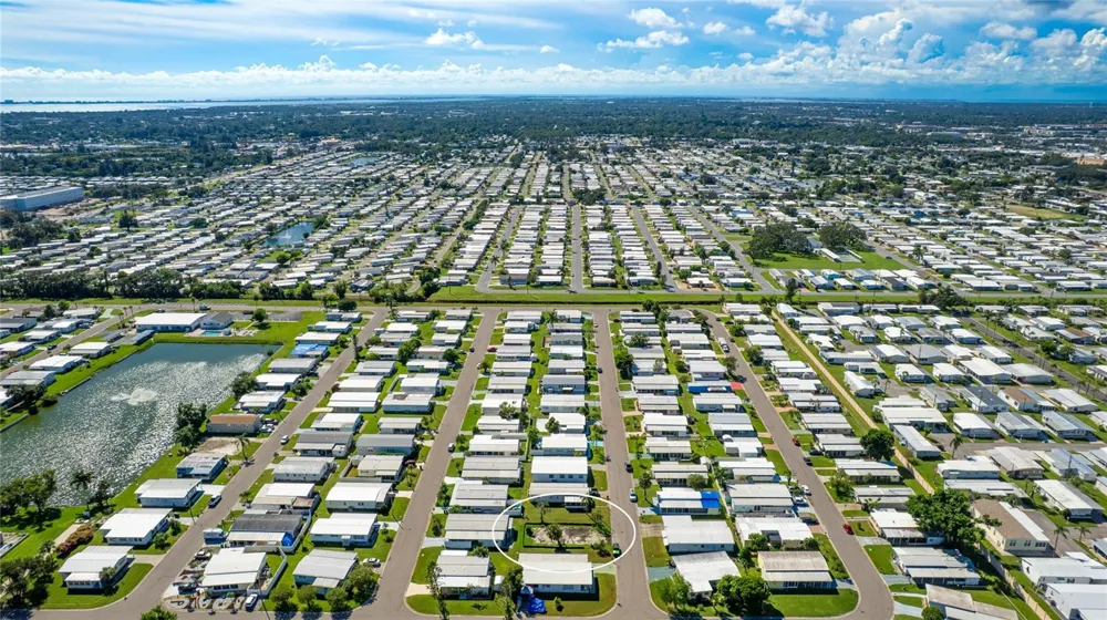 306 50TH AVENUE PLAZA E Bradenton, FL 34203