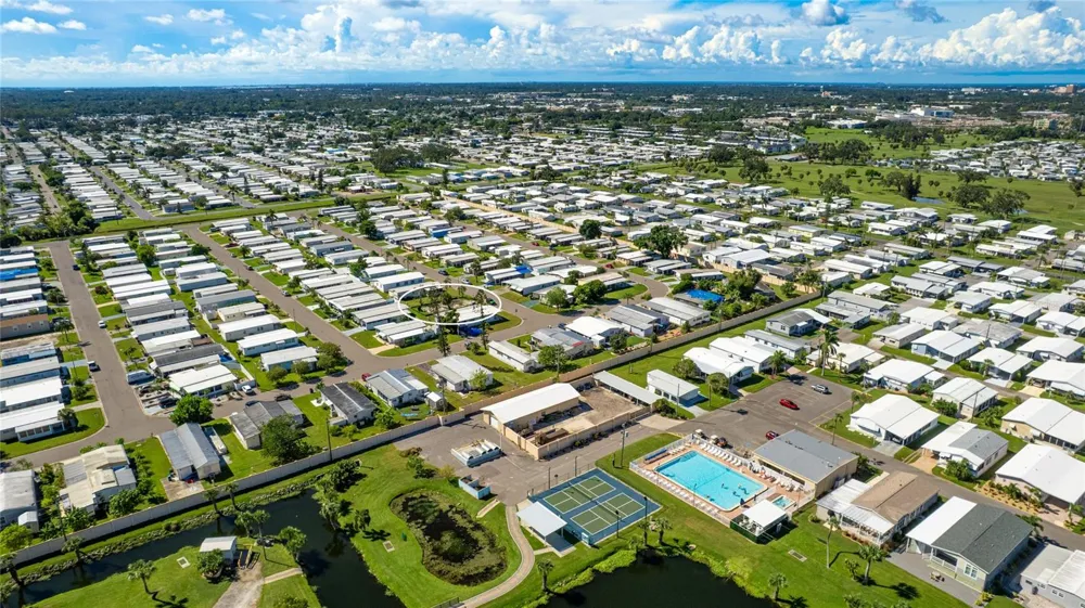 306 50TH AVENUE PLAZA E Bradenton, FL 34203