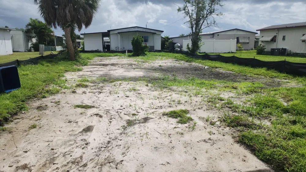 306 50TH AVENUE PLAZA E Bradenton, FL 34203