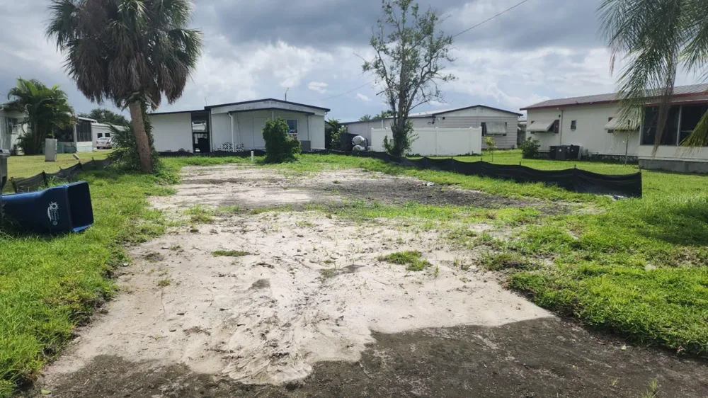 306 50TH AVENUE PLAZA E Bradenton, FL 34203