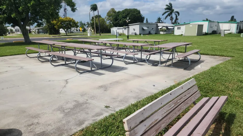 306 50TH AVENUE PLAZA E Bradenton, FL 34203