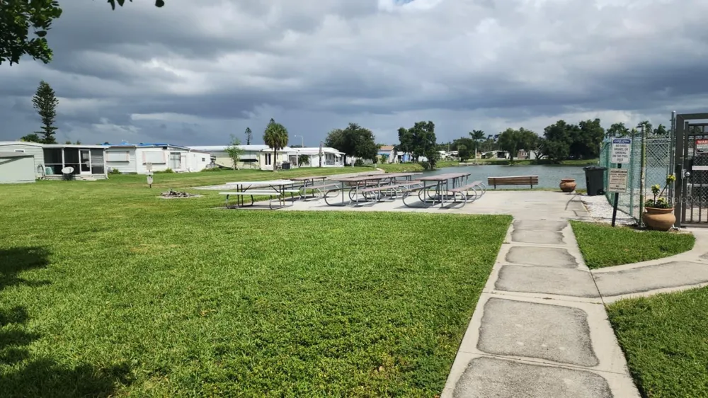 306 50TH AVENUE PLAZA E Bradenton, FL 34203