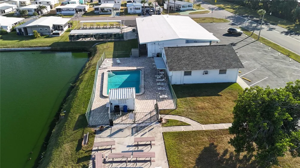 306 50TH AVENUE PLAZA E Bradenton, FL 34203
