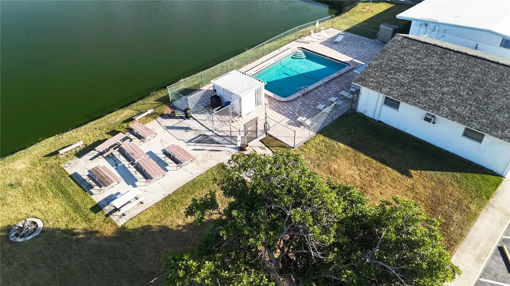 306 50TH AVENUE PLAZA E Bradenton, FL 34203