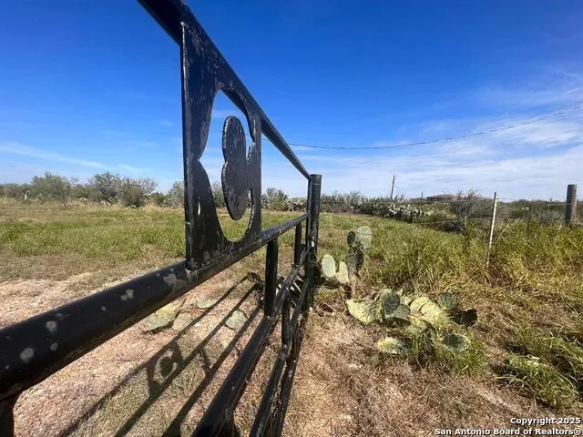 204 Camino Bolivar Laredo, TX 78043