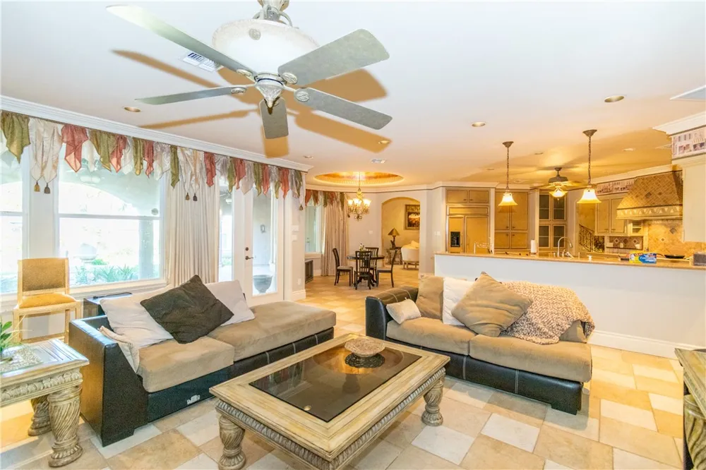 1921 Caroline Avenue Alice, TX 78332