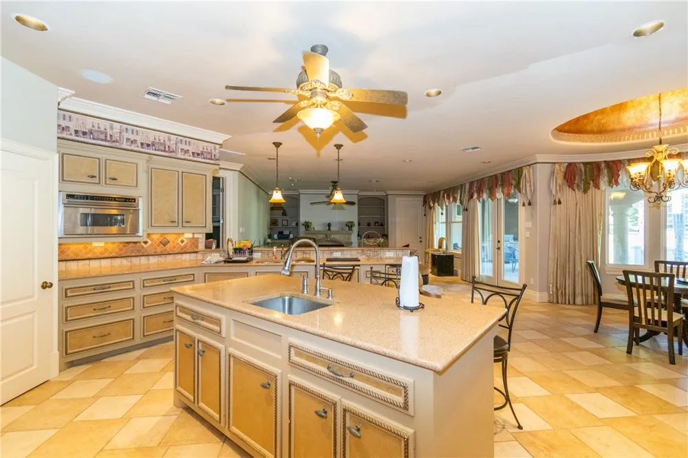 1921 Caroline Avenue Alice, TX 78332
