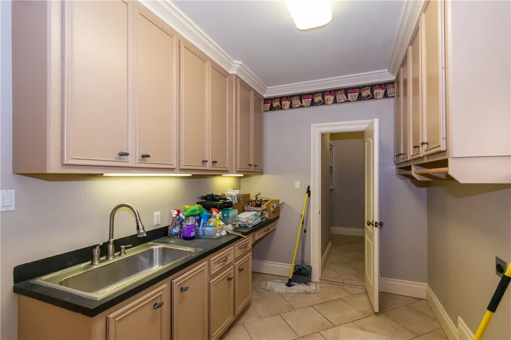 1921 Caroline Avenue Alice, TX 78332
