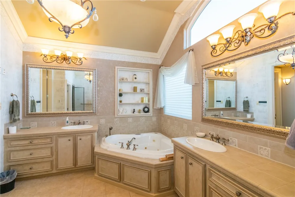 1921 Caroline Avenue Alice, TX 78332