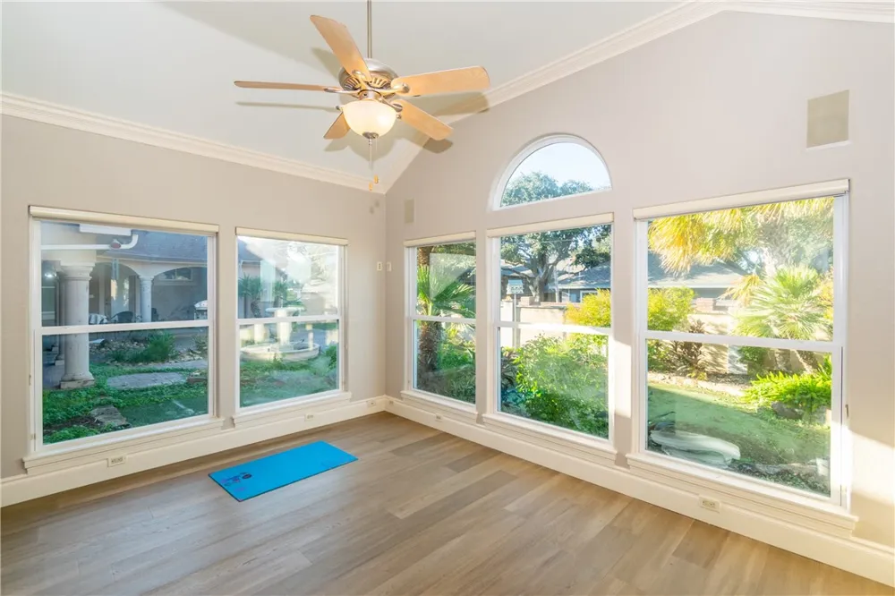 1921 Caroline Avenue Alice, TX 78332