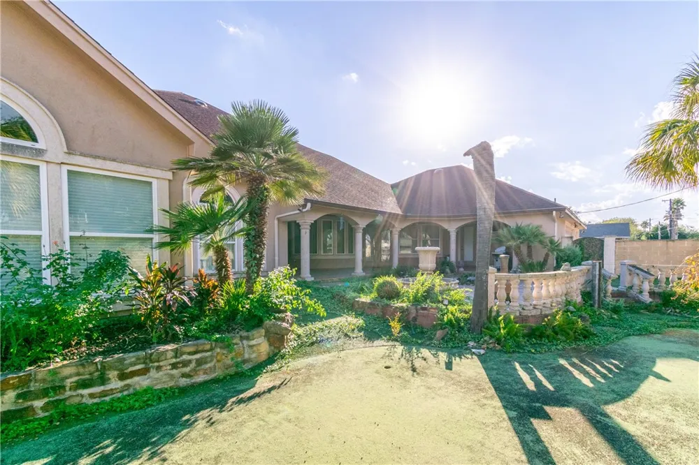 1921 Caroline Avenue Alice, TX 78332