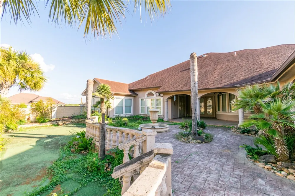 1921 Caroline Avenue Alice, TX 78332