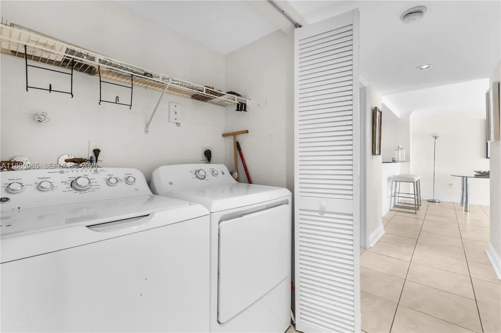6917 Collins Ave #1505 Miami Beach, FL 33141