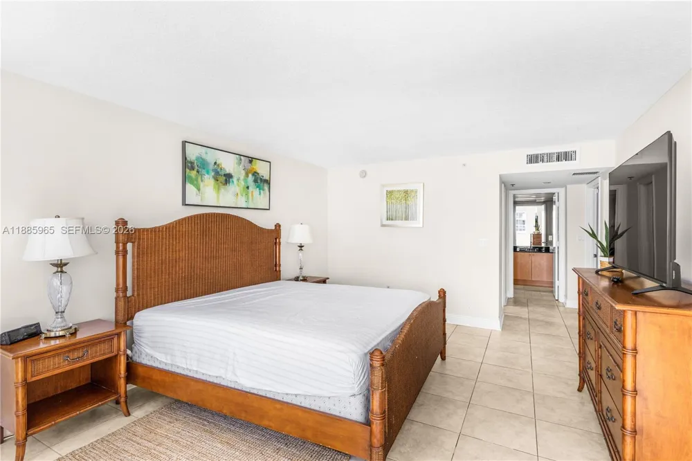 6917 Collins Ave #1505 Miami Beach, FL 33141