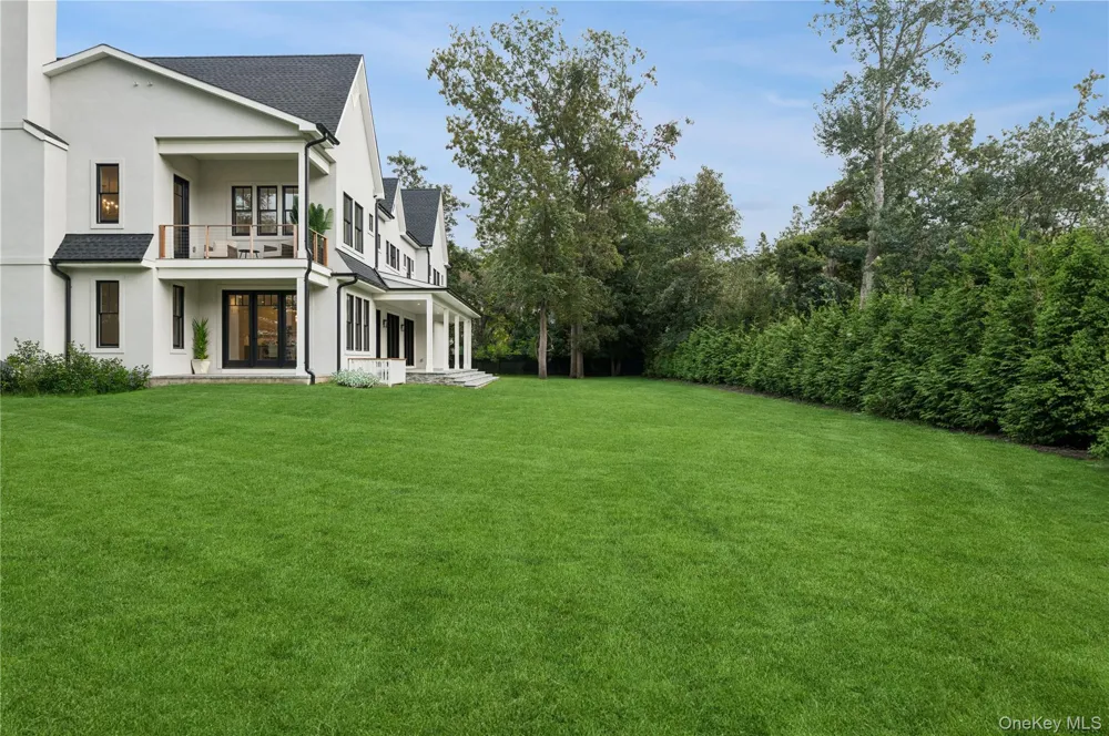 110 Crescent Court Wading River, NY 11792