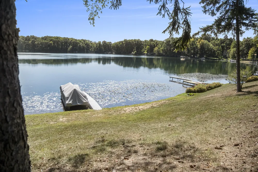 275 Westshore Drive Jerome, MI 49249
