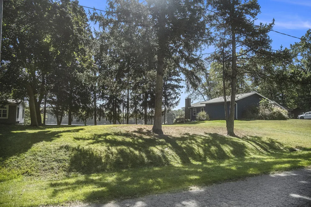 275 Westshore Drive Jerome, MI 49249