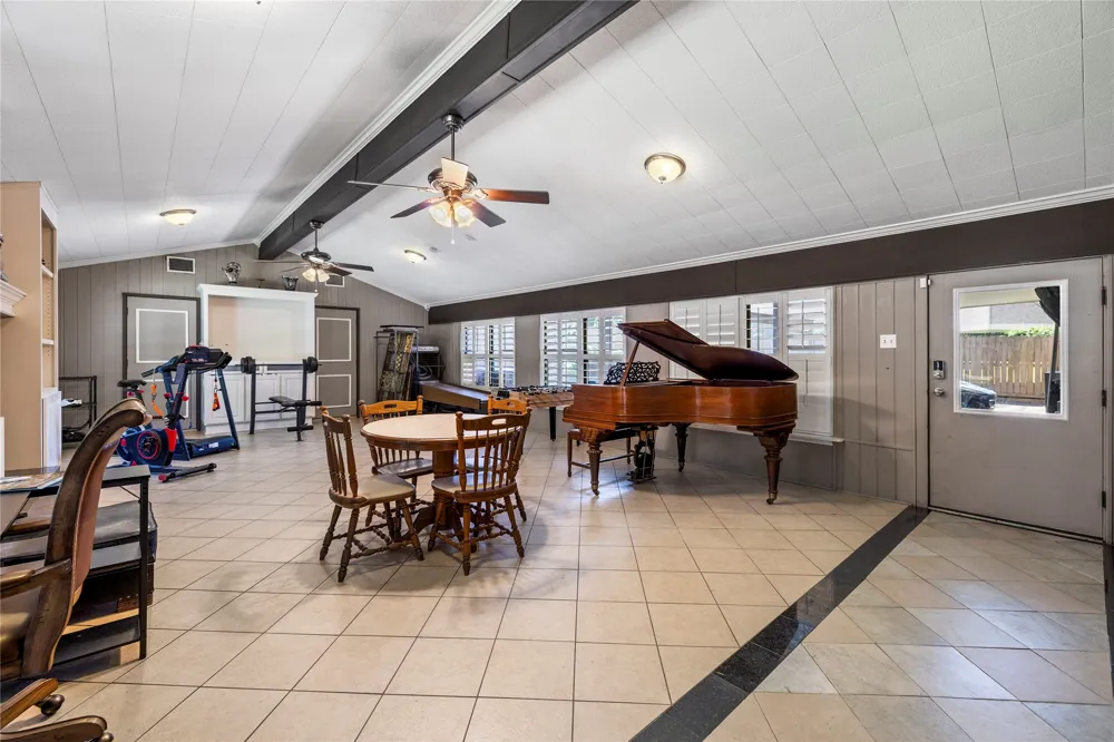1300 Montclair Street Longview, TX 75601