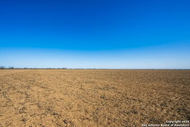 CR 4013 Cr 4017 W La Pryor, TX 78829
