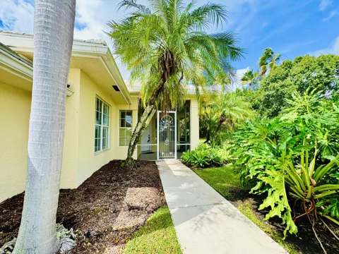 406 SW Fairway Landing