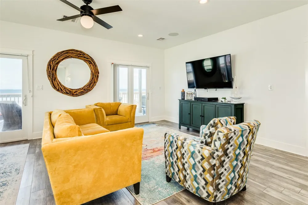 109 Santar Loop Surfside Beach, TX 77541