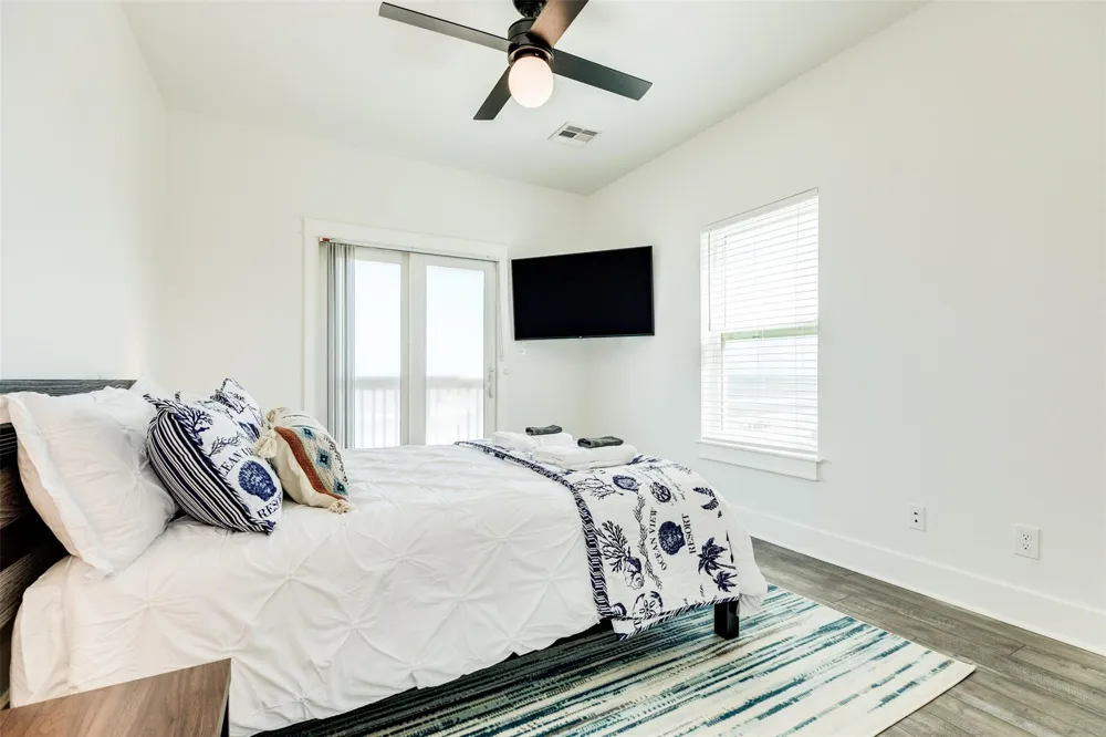 109 Santar Loop Surfside Beach, TX 77541
