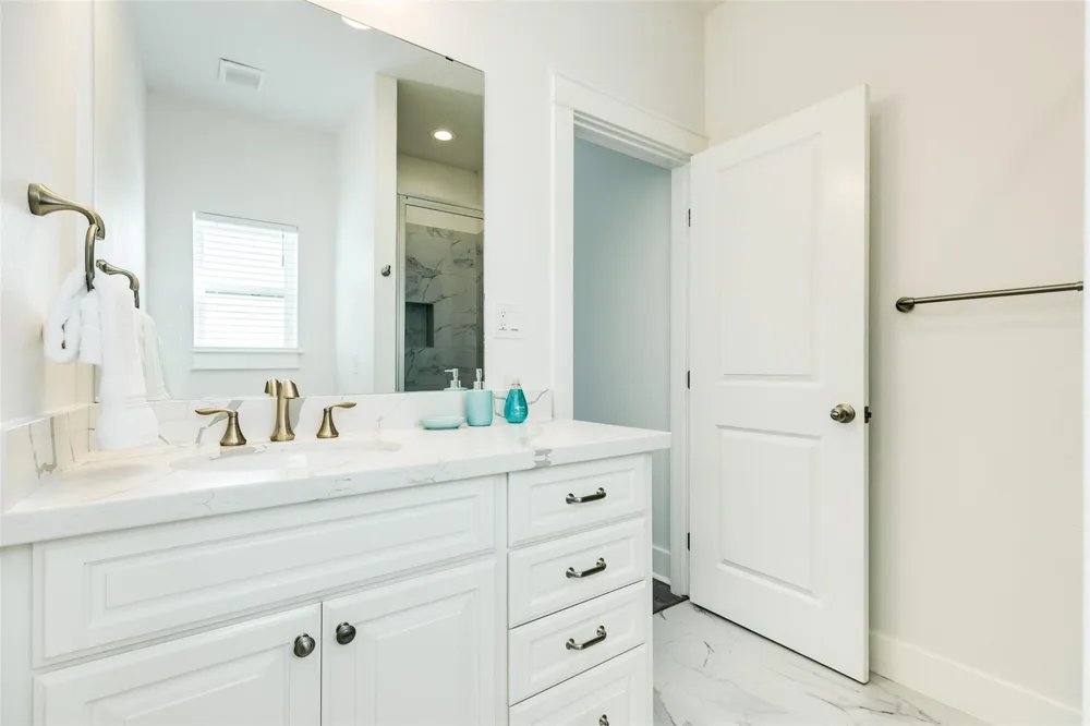 109 Santar Loop Surfside Beach, TX 77541