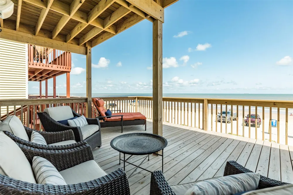 109 Santar Loop Surfside Beach, TX 77541