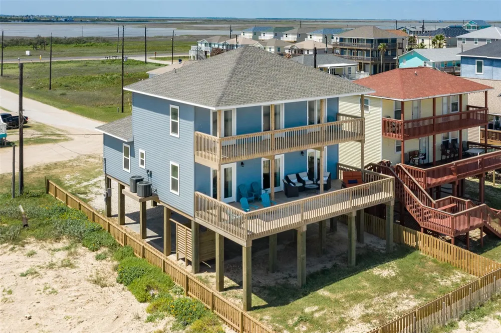 109 Santar Loop Surfside Beach, TX 77541