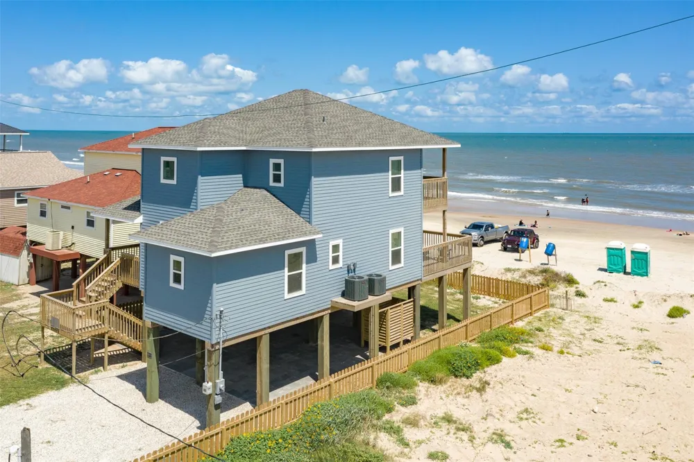 109 Santar Loop Surfside Beach, TX 77541