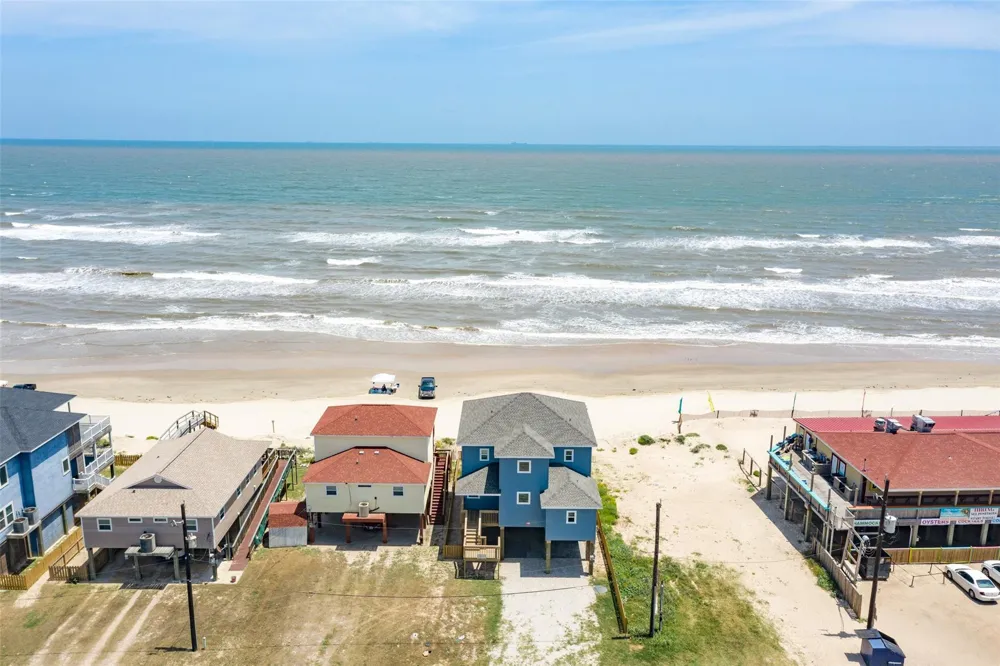 109 Santar Loop Surfside Beach, TX 77541