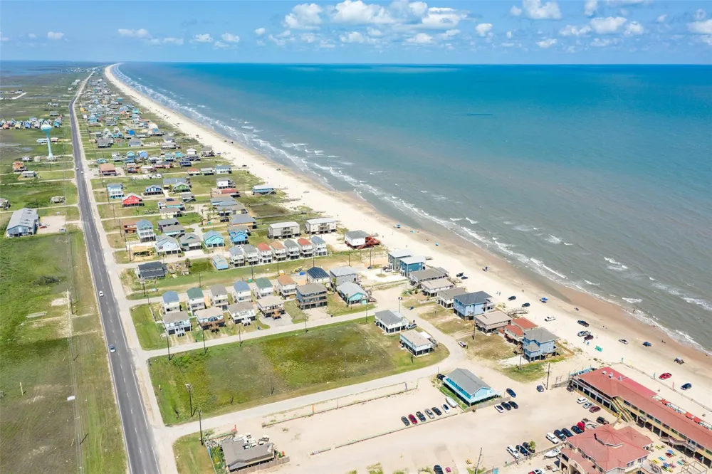 109 Santar Loop Surfside Beach, TX 77541