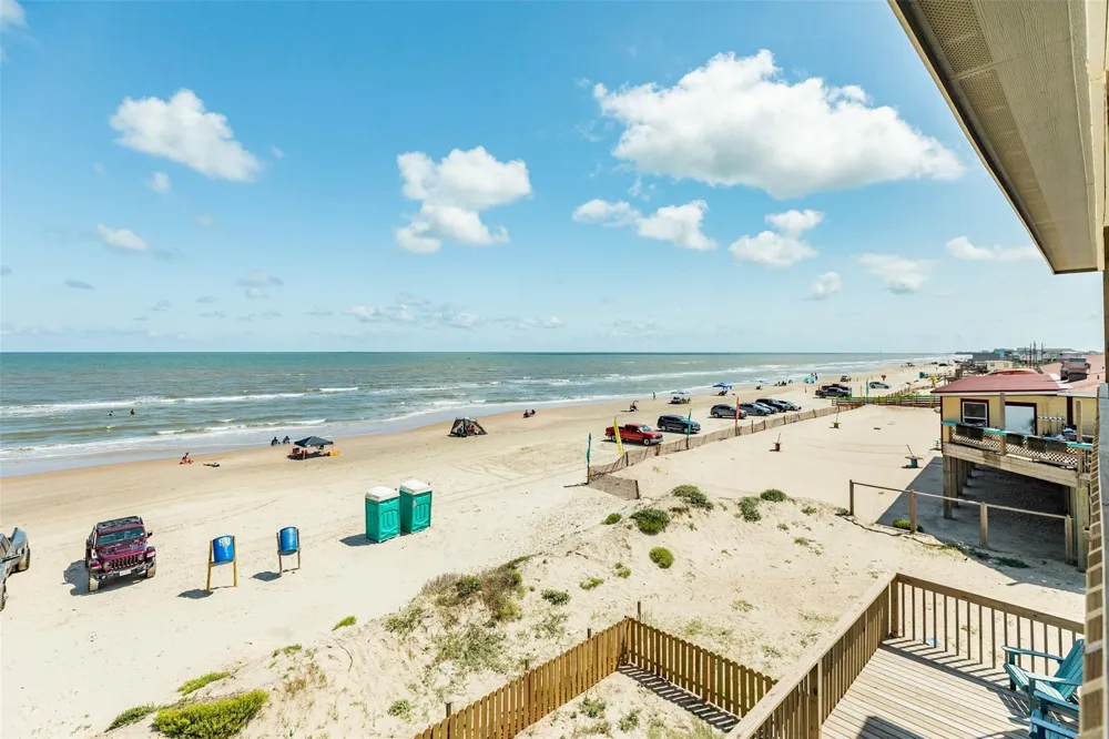 109 Santar Loop Surfside Beach, TX 77541