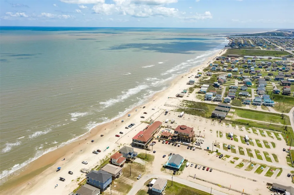 109 Santar Loop Surfside Beach, TX 77541