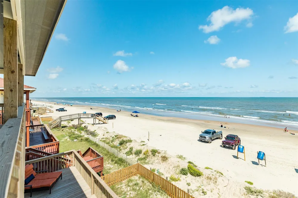109 Santar Loop Surfside Beach, TX 77541