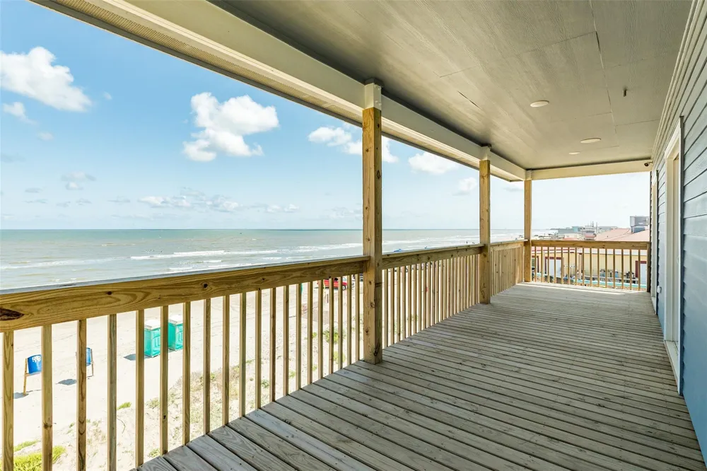 109 Santar Loop Surfside Beach, TX 77541