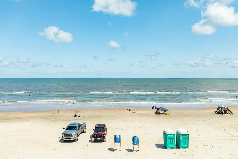 109 Santar Loop Surfside Beach, TX 77541
